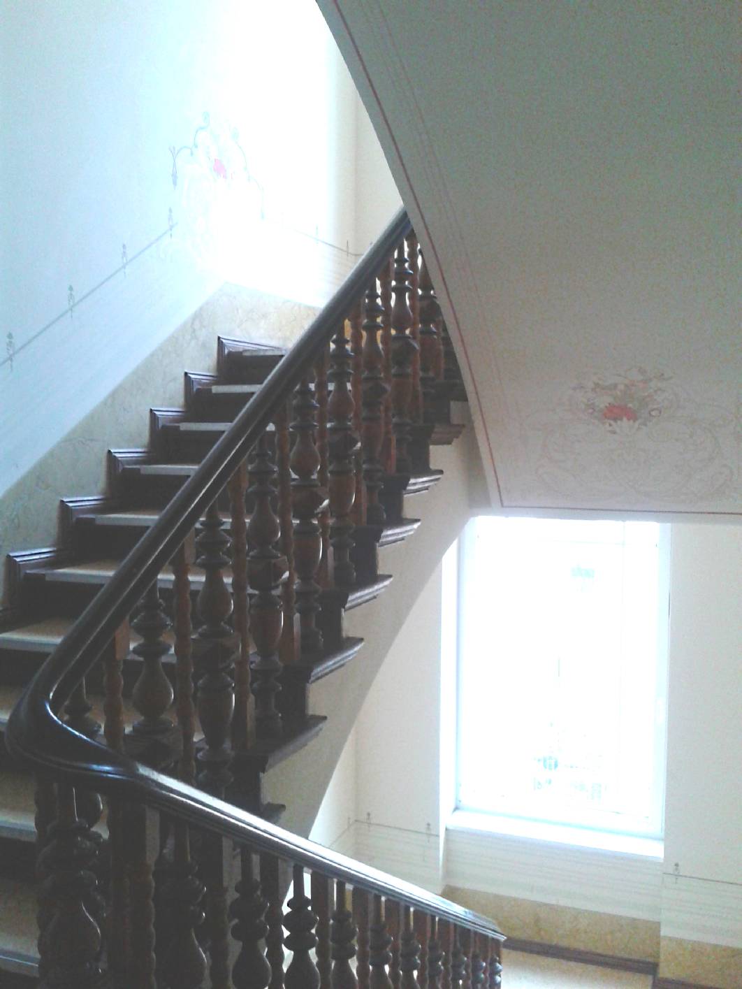 Kalkspachtel, Spachteltechnik, Schablonentechnik, Jugendstil  Treppenhaus, Treppenhaus Berlin, Gründerzeit Treppenhaus Berlin, Malerarbeiten Berlin, Restaurierung Berlin, Schablonen, Lasur, Lasuren, Kreuzberg